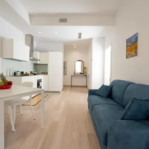  Apartment Ancient